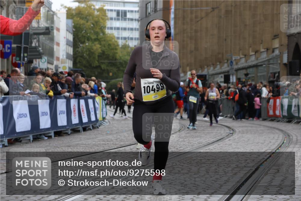 05.10.2025 - 20. swb-Marathon Bremen Strokosch-Dieckow http://msf.ph/oto/9275598 05.10.2025 11:12:06 Ziel 9526, 9675, 9726, 9911, 10463, 10499, 10849 meine-sportfotos.de