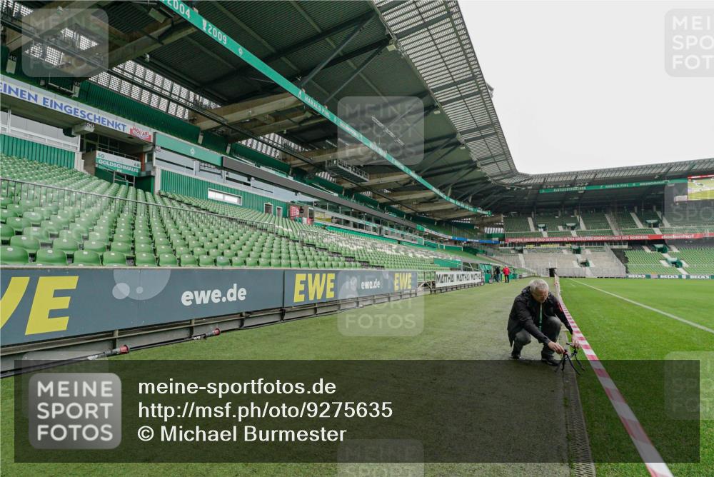 05.10.2025 - 20. swb-Marathon Bremen Michael Burmester http://msf.ph/oto/9275635 05.10.2025 10:09:13 Laufen im Stadion  meine-sportfotos.de