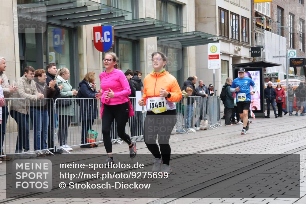 05.10.2025 - 20. swb-Marathon Bremen Strokosch-Dieckow http://msf.ph/oto/9275699 05.10.2025 11:13:41 Ziel 7014, 7410, 9012, 9342, 9380, 9631, 9667, 9946, 10000, 10036, 10491, 10512, 10671, 10721, 10756, 10842, 11036, 11541, 11548, 11652, 11653, 7014, 7410, 9012, 9342, 9380, 9631, 9667, 9946, 10000, 10036, 10491, 10512, 10671, 10721, 10756, 10842, 11036, 11541, 11548, 11652, 11653 meine-sportfotos.de