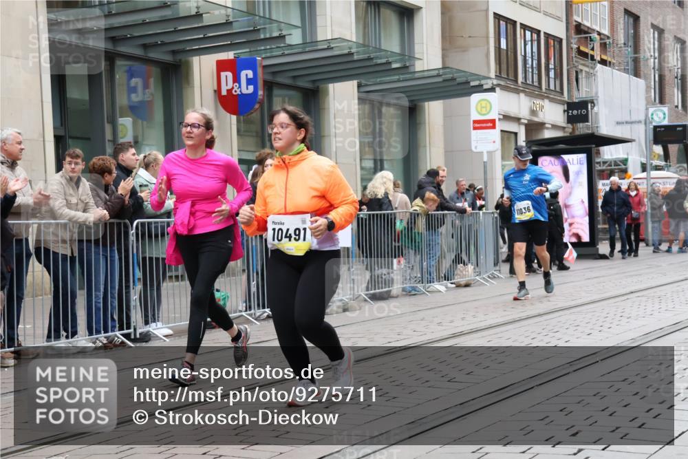05.10.2025 - 20. swb-Marathon Bremen Strokosch-Dieckow http://msf.ph/oto/9275711 05.10.2025 11:13:42 Ziel 7014, 7410, 9012, 9342, 9380, 9631, 9667, 9946, 10000, 10036, 10491, 10512, 10671, 10721, 10756, 10842, 11036, 11541, 11548, 11652, 11653, 7014, 7410, 9012, 9342, 9380, 9631, 9667, 9946, 10000, 10036, 10491, 10512, 10671, 10721, 10756, 10842, 11036, 11541, 11548, 11652, 11653 meine-sportfotos.de