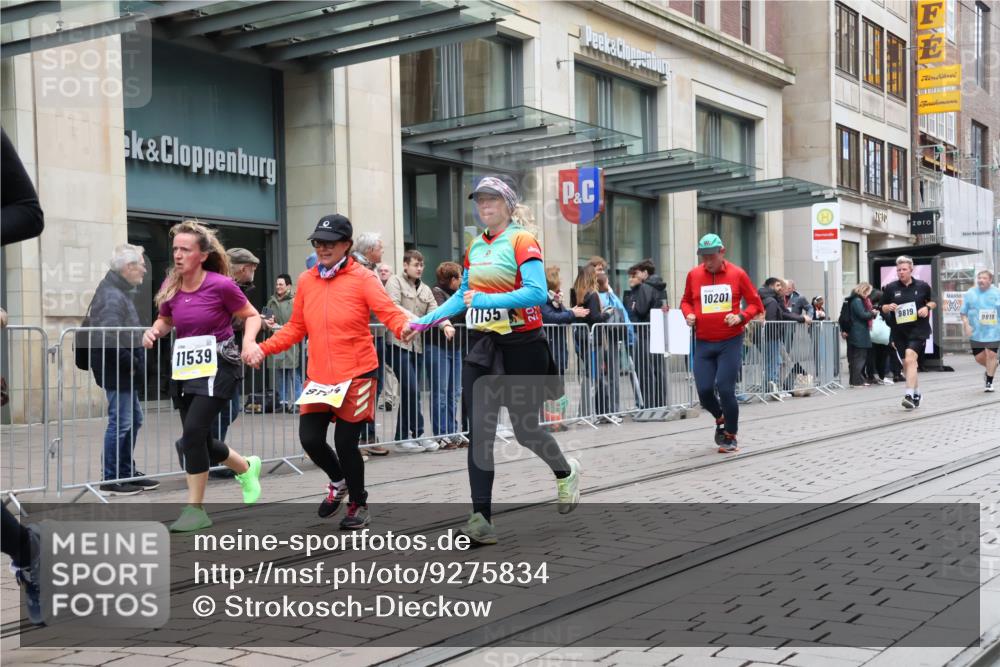 05.10.2025 - 20. swb-Marathon Bremen Strokosch-Dieckow http://msf.ph/oto/9275834 05.10.2025 11:13:52 Ziel 9012, 9342, 9380, 9695, 9724, 9818, 9819, 10036, 10114, 10115, 10201, 10491, 10512, 10721, 10832, 11036, 11135, 11539, 11548, 11555, 9012, 9342, 9380, 9695, 9724, 9818, 9819, 10036, 10114, 10115, 10201, 10491, 10512, 10721, 10832, 11036, 11135, 11539, 11548, 11555 meine-sportfotos.de