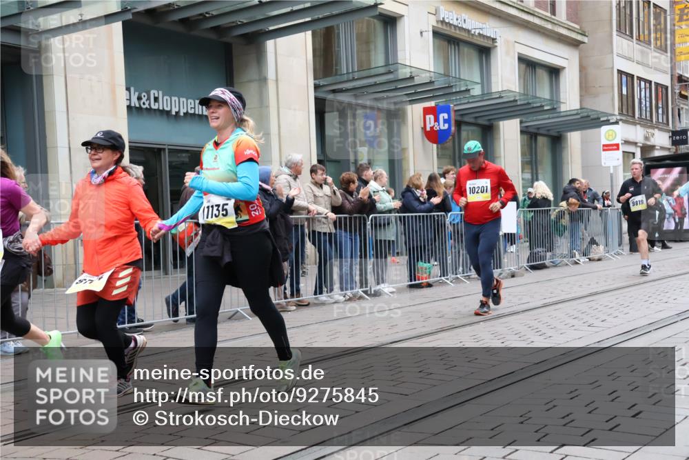 05.10.2025 - 20. swb-Marathon Bremen Strokosch-Dieckow http://msf.ph/oto/9275845 05.10.2025 11:13:53 Ziel 9012, 9342, 9380, 9695, 9724, 9818, 9819, 10114, 10115, 10201, 10491, 10832, 11036, 11135, 11539, 11555, 9012, 9342, 9380, 9695, 9724, 9818, 9819, 10114, 10115, 10201, 10491, 10832, 11036, 11135, 11539, 11555 meine-sportfotos.de