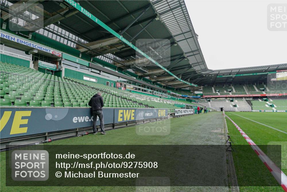 05.10.2025 - 20. swb-Marathon Bremen Michael Burmester http://msf.ph/oto/9275908 05.10.2025 10:16:25 Laufen im Stadion 2, 33 meine-sportfotos.de