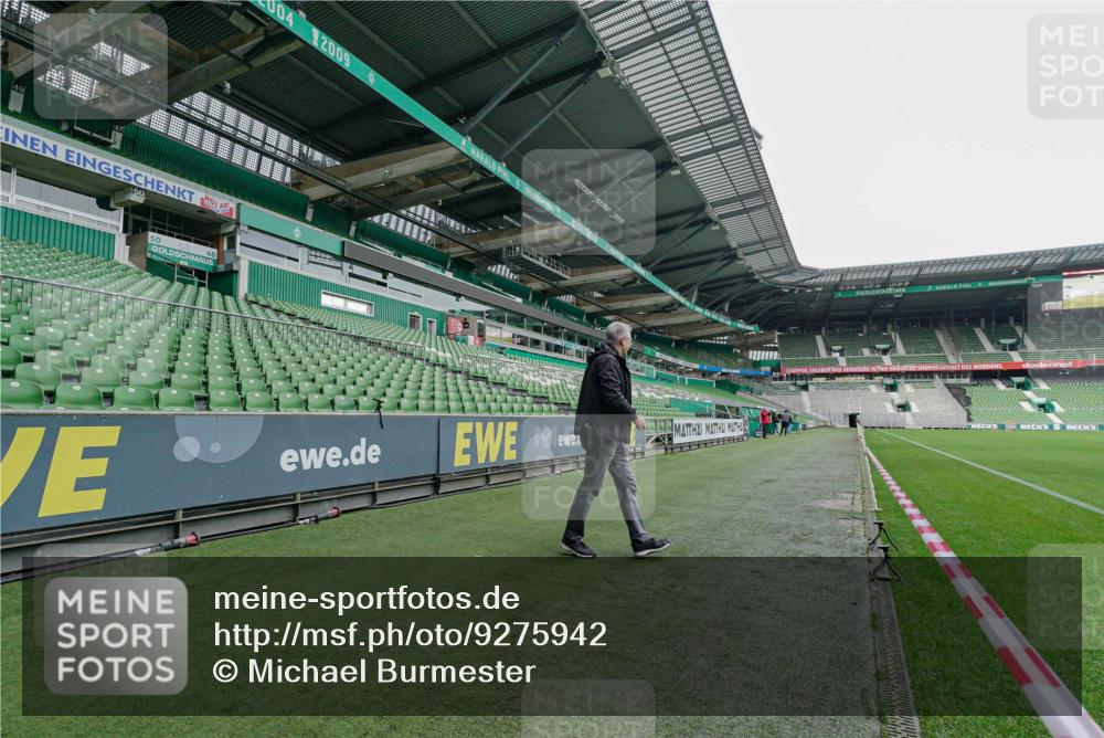 05.10.2025 - 20. swb-Marathon Bremen Michael Burmester http://msf.ph/oto/9275942 05.10.2025 10:16:31 Laufen im Stadion 2, 33 meine-sportfotos.de