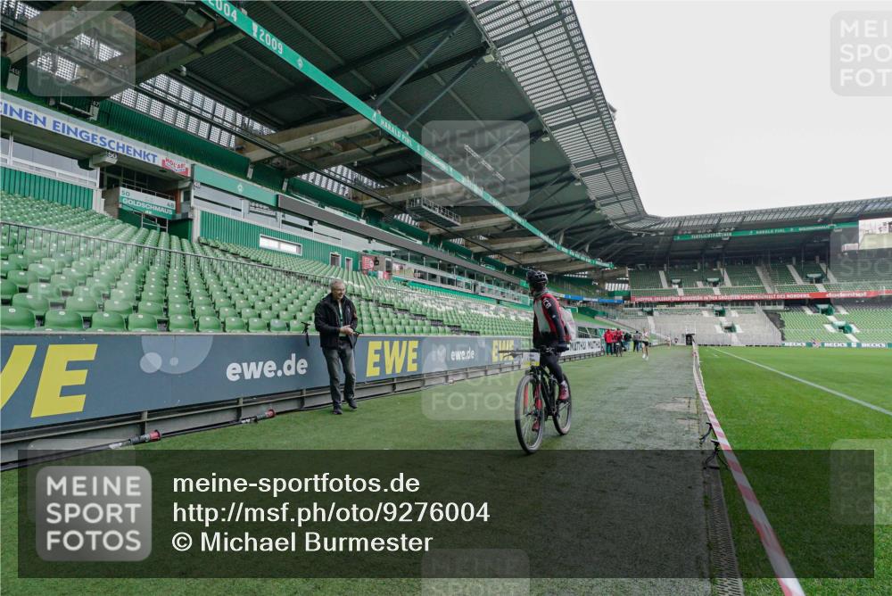 05.10.2025 - 20. swb-Marathon Bremen Michael Burmester http://msf.ph/oto/9276004 05.10.2025 10:17:10 Laufen im Stadion 11, 33 meine-sportfotos.de