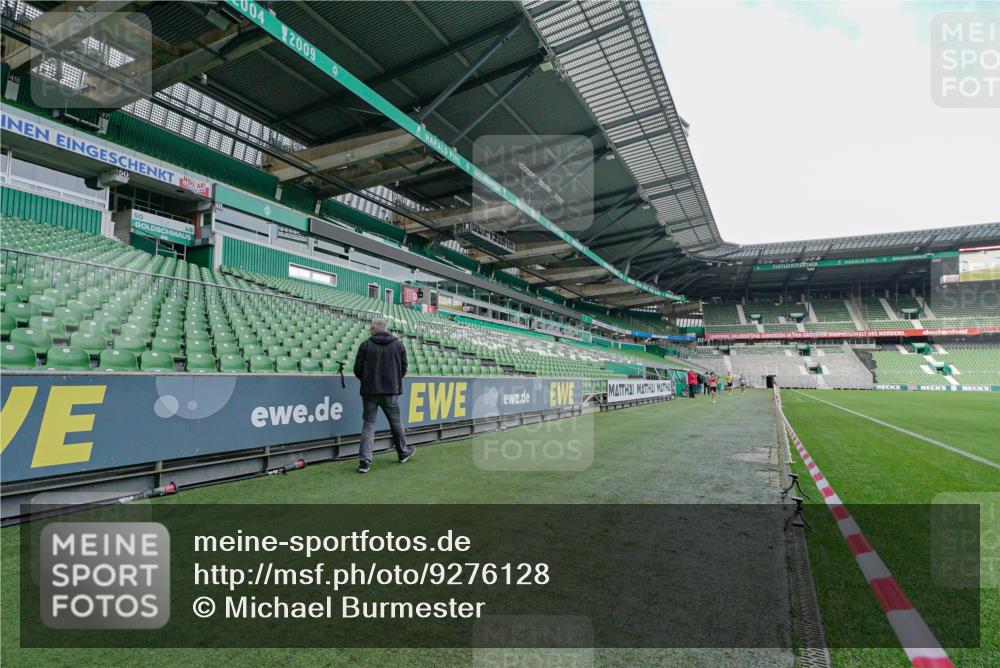 05.10.2025 - 20. swb-Marathon Bremen Michael Burmester http://msf.ph/oto/9276128 05.10.2025 10:19:16 Laufen im Stadion 9320, 9996, 10247, 10894, 11130, 11730, 9280 meine-sportfotos.de