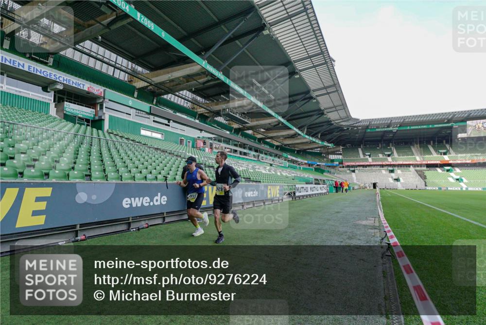 05.10.2025 - 20. swb-Marathon Bremen Michael Burmester http://msf.ph/oto/9276224 05.10.2025 10:21:07 Laufen im Stadion 9336, 9429, 9480, 9527, 9596, 9697, 9829, 9833, 10372, 10425, 10538, 11013, 11185, 11188, 11341, 11443, 11687, 9340, 9694, 9697, 10410, 10476, 11443 meine-sportfotos.de