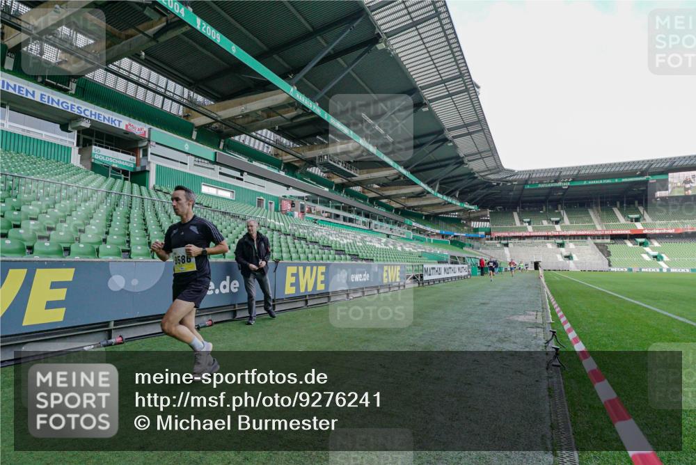 05.10.2025 - 20. swb-Marathon Bremen Michael Burmester http://msf.ph/oto/9276241 05.10.2025 10:21:38 Laufen im Stadion 9429, 9480, 9565, 9586, 9809, 9829, 9833, 10347, 10425, 10501, 10704, 10775, 11021, 11176, 11213, 11465, 11687, 9336, 9527, 9596, 10372, 11185, 11188 meine-sportfotos.de