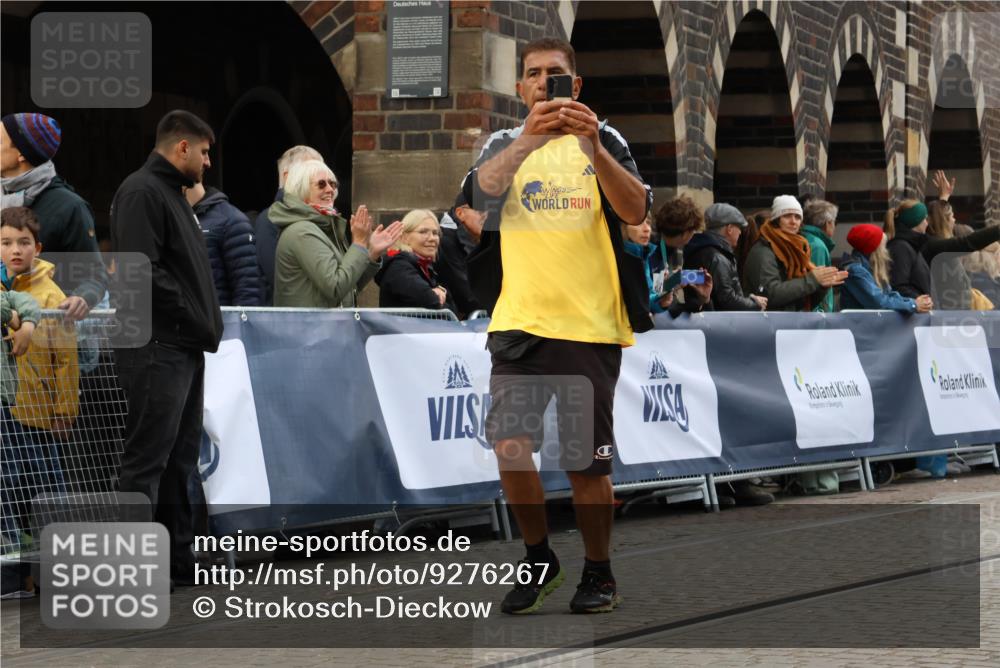 05.10.2025 - 20. swb-Marathon Bremen Strokosch-Dieckow http://msf.ph/oto/9276267 05.10.2025 11:12:23 Ziel 9373, 9374, 10282, 10899, 11535 meine-sportfotos.de