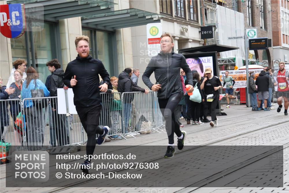 05.10.2025 - 20. swb-Marathon Bremen Strokosch-Dieckow http://msf.ph/oto/9276308 05.10.2025 11:14:21 Ziel 9303, 9861, 9970, 10292, 10602, 10722, 11072, 11139, 11448, 11473, 11557, 9303, 9861, 9970, 10292, 10602, 10722, 11072, 11139, 11448, 11473, 11557 meine-sportfotos.de