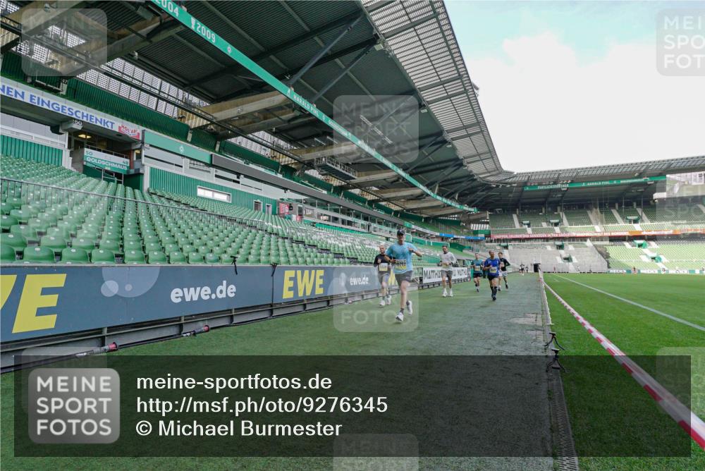05.10.2025 - 20. swb-Marathon Bremen Michael Burmester http://msf.ph/oto/9276345 05.10.2025 10:22:45 Laufen im Stadion 7111, 9239, 9341, 9504, 9755, 9863, 10052, 10171, 10175, 10176, 10352, 10358, 10409, 10517, 10525, 10847, 10908, 10967, 11328, 11335, 11343, 11349, 11430, 11594, 9586, 9809, 10358, 10775, 10862, 11021, 11132 meine-sportfotos.de