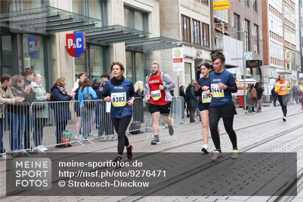 05.10.2025 - 20. swb-Marathon Bremen Strokosch-Dieckow http://msf.ph/oto/9276471 05.10.2025 11:14:26 Ziel 9303, 9861, 9970, 10602, 10722, 11345, 11448, 11473, 11557, 11607, 9303, 9861, 9970, 10602, 10722, 11345, 11448, 11473, 11557, 11607 meine-sportfotos.de