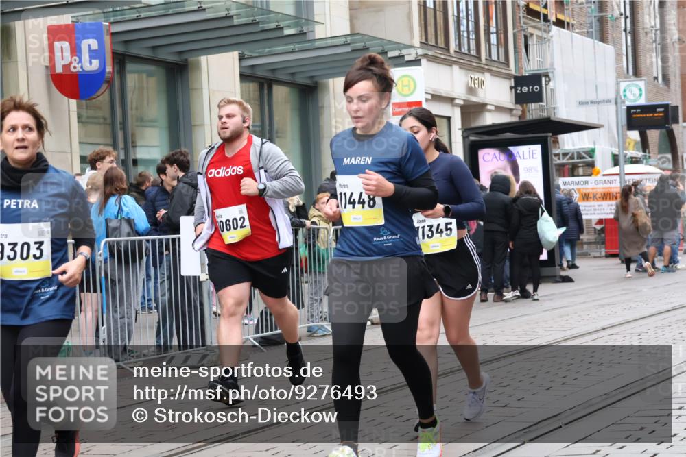 05.10.2025 - 20. swb-Marathon Bremen Strokosch-Dieckow http://msf.ph/oto/9276493 05.10.2025 11:14:27 Ziel 9303, 9861, 9970, 10602, 10722, 11345, 11448, 11473, 11557, 11607, 9303, 9861, 9970, 10602, 10722, 11345, 11448, 11473, 11557, 11607 meine-sportfotos.de