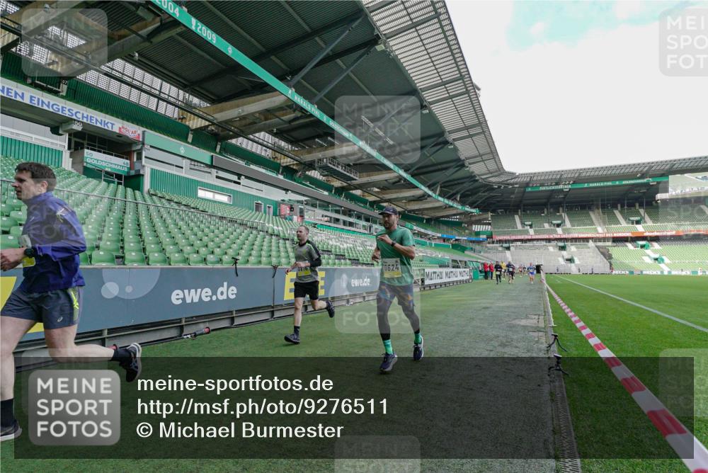 05.10.2025 - 20. swb-Marathon Bremen Michael Burmester http://msf.ph/oto/9276511 05.10.2025 10:25:59 Laufen im Stadion 8000, 9006, 9170, 9250, 9361, 9614, 9849, 9865, 9884, 9919, 9963, 9967, 10044, 10053, 10304, 10306, 10348, 10474, 10505, 10554, 10559, 10624, 10666, 10780, 10816, 10851, 10961, 11178, 11316, 11346, 11403, 11422, 11488, 11503, 11617, 11666, 11745, 9302, 9558, 9775, 10104, 10155, 10541, 10553, 10652, 10979, 11230, 11256, 11581 meine-sportfotos.de