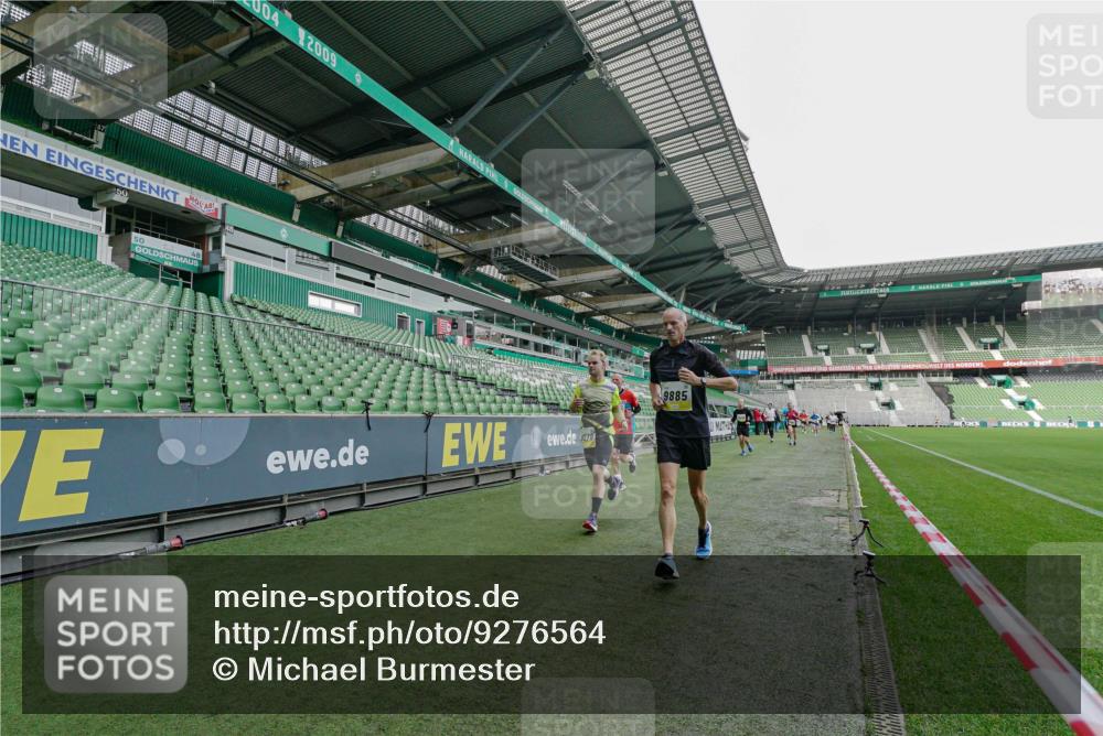 05.10.2025 - 20. swb-Marathon Bremen Michael Burmester http://msf.ph/oto/9276564 05.10.2025 10:26:57 Laufen im Stadion 28, 9009, 9202, 9250, 9270, 9285, 9290, 9351, 9362, 9396, 9400, 9411, 9500, 9545, 9590, 9678, 9709, 9711, 9876, 9878, 9885, 9897, 9921, 9960, 9961, 10045, 10053, 10090, 10091, 10092, 10277, 10351, 10411, 10431, 10447, 10568, 10633, 10634, 10639, 10649, 10682, 10750, 10773, 10792, 10823, 10898, 10947, 11074, 11362, 11585, 11645, 11648, 11683, 11714, 11715, 8000, 9250, 9963, 10044, 10304, 10559, 10624, 10780, 10816, 10851, 11488, 11617 meine-sportfotos.de