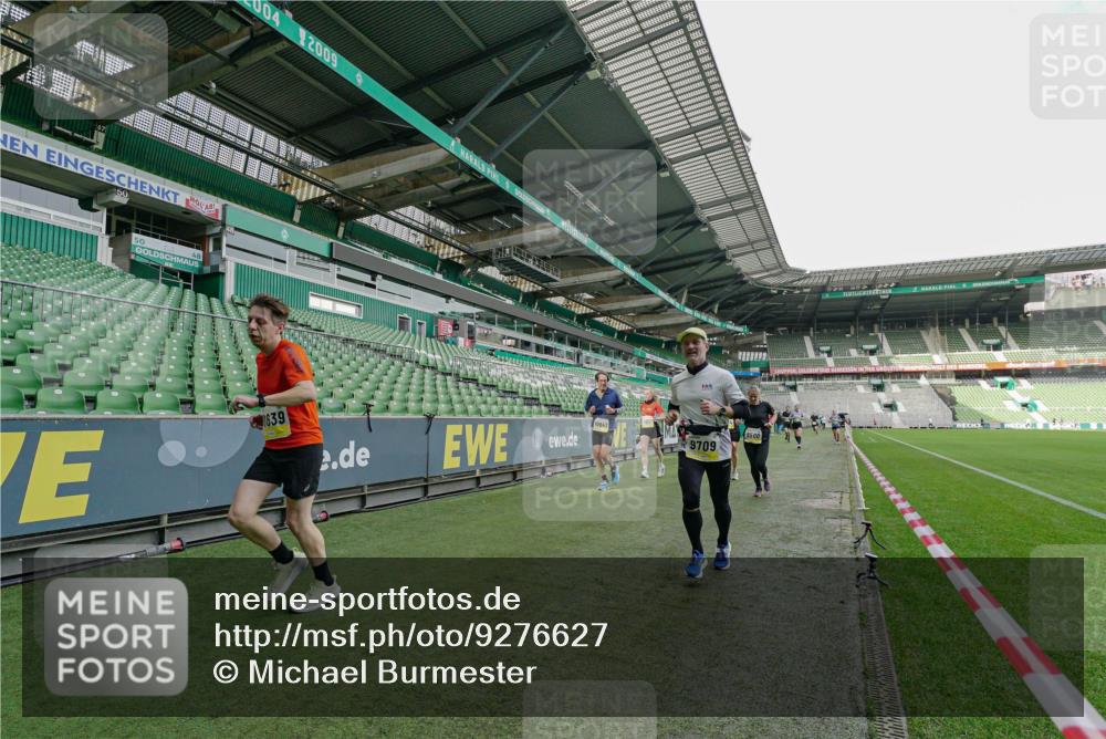 05.10.2025 - 20. swb-Marathon Bremen Michael Burmester http://msf.ph/oto/9276627 05.10.2025 10:27:11 Laufen im Stadion 28, 9009, 9202, 9270, 9285, 9290, 9339, 9351, 9362, 9396, 9400, 9411, 9500, 9545, 9590, 9670, 9678, 9709, 9711, 9876, 9878, 9885, 9897, 9921, 9960, 9961, 10045, 10091, 10092, 10277, 10351, 10411, 10568, 10634, 10639, 10649, 10682, 10750, 10773, 10792, 10818, 10822, 10823, 10898, 10947, 11074, 11362, 11446, 11585, 11645, 11659, 11683, 11714, 8000, 9250, 9545, 9963, 10053, 10090, 10304, 10431, 10447, 10633, 10851, 11488, 11648, 11715 meine-sportfotos.de