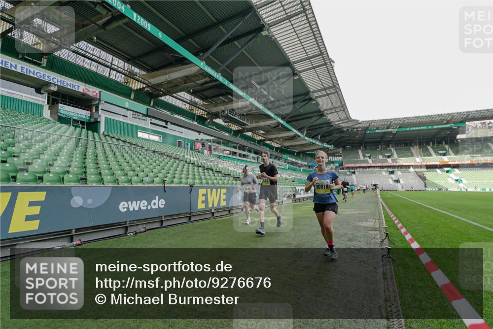 05.10.2025 - 20. swb-Marathon Bremen Michael Burmester http://msf.ph/oto/9276676 05.10.2025 10:27:19 Laufen im Stadion 28, 9009, 9202, 9270, 9285, 9339, 9351, 9362, 9400, 9411, 9500, 9670, 9678, 9709, 9711, 9876, 9878, 9885, 9897, 9921, 9960, 9961, 10045, 10091, 10092, 10277, 10351, 10411, 10452, 10568, 10634, 10637, 10639, 10750, 10773, 10792, 10818, 10822, 10898, 10947, 11074, 11362, 11446, 11585, 11645, 11659, 11678, 11683, 11714, 9290, 9396, 9545, 9590, 10053, 10090, 10431, 10447, 10633, 10649, 10682, 10823, 11648, 11715 meine-sportfotos.de