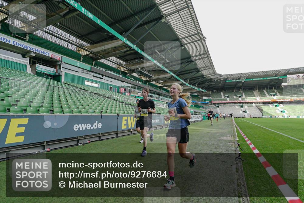 05.10.2025 - 20. swb-Marathon Bremen Michael Burmester http://msf.ph/oto/9276684 05.10.2025 10:27:20 Laufen im Stadion 28, 9009, 9202, 9270, 9285, 9339, 9351, 9362, 9400, 9411, 9500, 9670, 9678, 9709, 9711, 9876, 9878, 9885, 9897, 9921, 9960, 9961, 10045, 10091, 10092, 10277, 10351, 10411, 10452, 10568, 10634, 10637, 10639, 10750, 10773, 10792, 10818, 10822, 10898, 10947, 11074, 11362, 11446, 11585, 11645, 11659, 11678, 11683, 11714, 9290, 9396, 9545, 9590, 10090, 10431, 10447, 10633, 10649, 10682, 10823, 11648, 11714, 11715 meine-sportfotos.de