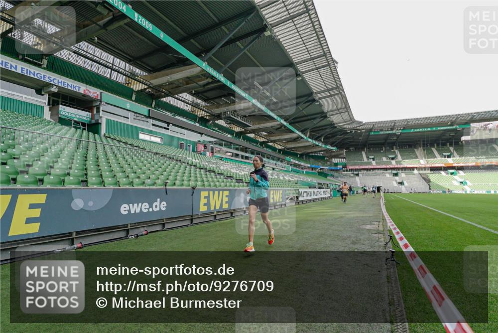 05.10.2025 - 20. swb-Marathon Bremen Michael Burmester http://msf.ph/oto/9276709 05.10.2025 10:27:27 Laufen im Stadion 28, 9009, 9270, 9339, 9351, 9362, 9400, 9411, 9500, 9670, 9678, 9709, 9711, 9876, 9878, 9885, 9921, 9960, 9961, 10045, 10091, 10092, 10277, 10351, 10411, 10452, 10568, 10634, 10637, 10639, 10676, 10750, 10792, 10818, 10822, 10898, 10947, 11074, 11167, 11299, 11362, 11446, 11585, 11645, 11659, 11678, 11683, 9009, 9202, 9285, 9290, 9396, 9545, 9590, 9878, 9897, 10431, 10649, 10682, 10773, 10823, 11714 meine-sportfotos.de
