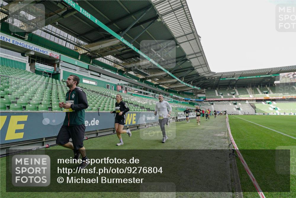 05.10.2025 - 20. swb-Marathon Bremen Michael Burmester http://msf.ph/oto/9276804 05.10.2025 10:27:50 Laufen im Stadion 28, 1138, 7414, 9206, 9244, 9339, 9397, 9413, 9500, 9546, 9670, 9709, 9711, 10177, 10211, 10319, 10452, 10509, 10634, 10637, 10639, 10661, 10676, 10750, 10818, 10822, 10850, 10858, 10947, 11074, 11167, 11189, 11268, 11299, 11327, 11446, 11462, 11628, 11659, 11678, 28, 9270, 9351, 9362, 9400, 9411, 9678, 9876, 9885, 9961, 10045, 10091, 10092, 10277, 10351, 10411, 10568, 10792, 10898, 11362, 11645, 11683 meine-sportfotos.de