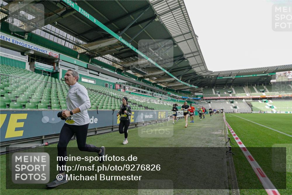 05.10.2025 - 20. swb-Marathon Bremen Michael Burmester http://msf.ph/oto/9276826 05.10.2025 10:27:51 Laufen im Stadion 1138, 7414, 9206, 9244, 9339, 9397, 9413, 9500, 9546, 9670, 9709, 9711, 10177, 10211, 10319, 10382, 10452, 10509, 10634, 10637, 10639, 10661, 10667, 10676, 10750, 10818, 10822, 10850, 10858, 10947, 11074, 11167, 11189, 11268, 11299, 11327, 11446, 11462, 11628, 11659, 11678, 28, 9270, 9351, 9362, 9400, 9678, 9876, 9885, 9961, 10091, 10092, 10277, 10351, 10411, 10568, 10634, 10792, 10898, 11362, 11645, 11683 meine-sportfotos.de