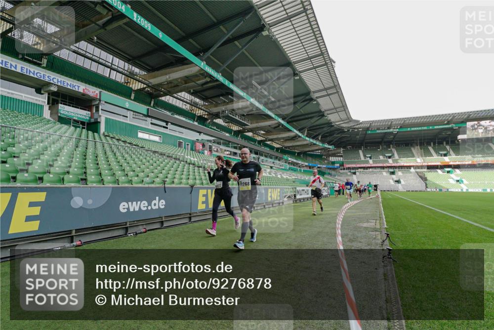 05.10.2025 - 20. swb-Marathon Bremen Michael Burmester http://msf.ph/oto/9276878 05.10.2025 10:28:00 Laufen im Stadion 1138, 7414, 9200, 9206, 9207, 9216, 9222, 9223, 9244, 9293, 9339, 9366, 9377, 9397, 9413, 9546, 9670, 10177, 10211, 10319, 10350, 10382, 10452, 10509, 10637, 10661, 10667, 10676, 10688, 10818, 10822, 10850, 10858, 11104, 11167, 11189, 11244, 11268, 11299, 11327, 11446, 11462, 11498, 11513, 11579, 11628, 11659, 11678, 11705, 28, 9270, 9351, 9500, 9709, 9711, 9885, 9961, 10092, 10351, 10568, 10634, 10639, 10750, 10898, 10947, 11645 meine-sportfotos.de