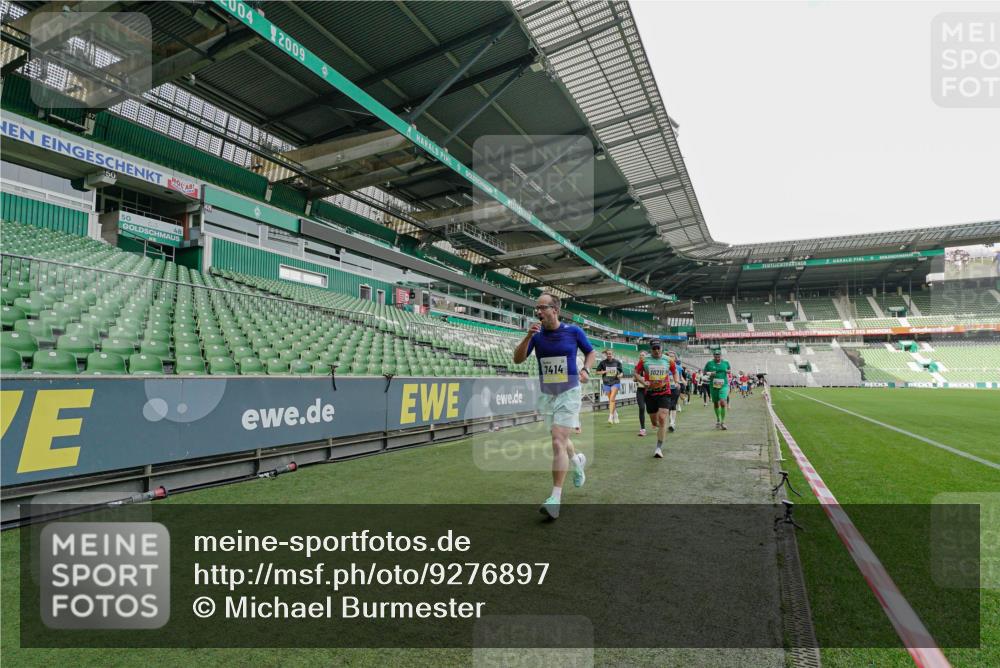 05.10.2025 - 20. swb-Marathon Bremen Michael Burmester http://msf.ph/oto/9276897 05.10.2025 10:28:06 Laufen im Stadion 1138, 7414, 9200, 9206, 9207, 9216, 9222, 9223, 9244, 9293, 9366, 9377, 9397, 9406, 9413, 9546, 9665, 9955, 10047, 10177, 10211, 10266, 10268, 10303, 10319, 10350, 10382, 10428, 10452, 10509, 10637, 10661, 10667, 10676, 10688, 10850, 10858, 10953, 11104, 11167, 11189, 11244, 11268, 11299, 11327, 11446, 11462, 11498, 11513, 11579, 11628, 11659, 11678, 11705, 28, 9339, 9500, 9670, 9709, 9711, 9961, 10634, 10639, 10750, 10898, 10947 meine-sportfotos.de