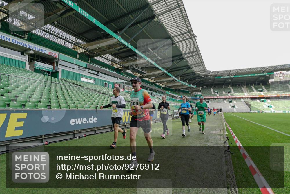05.10.2025 - 20. swb-Marathon Bremen Michael Burmester http://msf.ph/oto/9276912 05.10.2025 10:28:07 Laufen im Stadion 1138, 7414, 9200, 9206, 9207, 9216, 9222, 9223, 9244, 9293, 9366, 9377, 9397, 9406, 9413, 9546, 9665, 9955, 10047, 10177, 10211, 10266, 10268, 10303, 10319, 10350, 10382, 10428, 10452, 10509, 10637, 10661, 10667, 10676, 10688, 10789, 10850, 10858, 10953, 11104, 11167, 11189, 11244, 11268, 11299, 11327, 11446, 11462, 11498, 11513, 11579, 11628, 11678, 11705, 28, 9339, 9500, 9670, 9709, 9711, 9961, 10634, 10639, 10750, 10898, 10947 meine-sportfotos.de