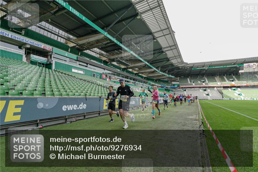05.10.2025 - 20. swb-Marathon Bremen Michael Burmester http://msf.ph/oto/9276934 05.10.2025 10:28:10 Laufen im Stadion 1138, 7414, 9200, 9206, 9207, 9216, 9222, 9223, 9244, 9293, 9298, 9366, 9377, 9397, 9406, 9413, 9546, 9665, 9706, 9955, 10047, 10177, 10211, 10266, 10268, 10303, 10319, 10350, 10382, 10428, 10452, 10509, 10637, 10661, 10667, 10676, 10688, 10789, 10850, 10858, 10953, 11104, 11167, 11189, 11244, 11268, 11299, 11327, 11446, 11462, 11498, 11513, 11579, 11628, 11678, 11705, 28, 9339, 9500, 9670, 9709, 9711, 10634, 10639, 10750, 10947 meine-sportfotos.de