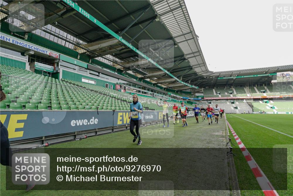 05.10.2025 - 20. swb-Marathon Bremen Michael Burmester http://msf.ph/oto/9276970 05.10.2025 10:28:13 Laufen im Stadion 1138, 7414, 9200, 9206, 9207, 9216, 9222, 9223, 9244, 9293, 9298, 9366, 9377, 9397, 9406, 9413, 9546, 9665, 9706, 9955, 10047, 10109, 10177, 10211, 10266, 10268, 10303, 10319, 10350, 10382, 10428, 10452, 10509, 10637, 10661, 10667, 10676, 10688, 10789, 10850, 10858, 10875, 10931, 10953, 11104, 11167, 11189, 11244, 11248, 11268, 11299, 11327, 11462, 11498, 11513, 11579, 11628, 11678, 11705, 9339, 9500, 9670, 9709, 9711, 10639, 10750, 10947 meine-sportfotos.de