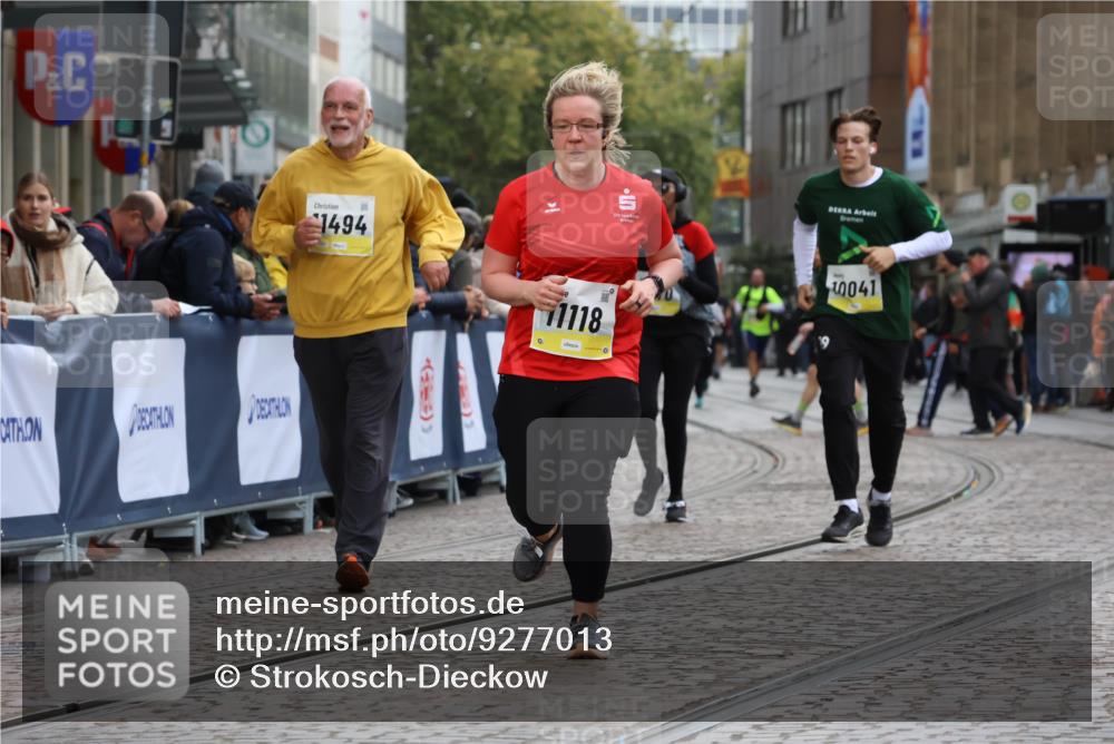 05.10.2025 - 20. swb-Marathon Bremen Strokosch-Dieckow http://msf.ph/oto/9277013 05.10.2025 11:12:56 Ziel 10041, 11118 meine-sportfotos.de