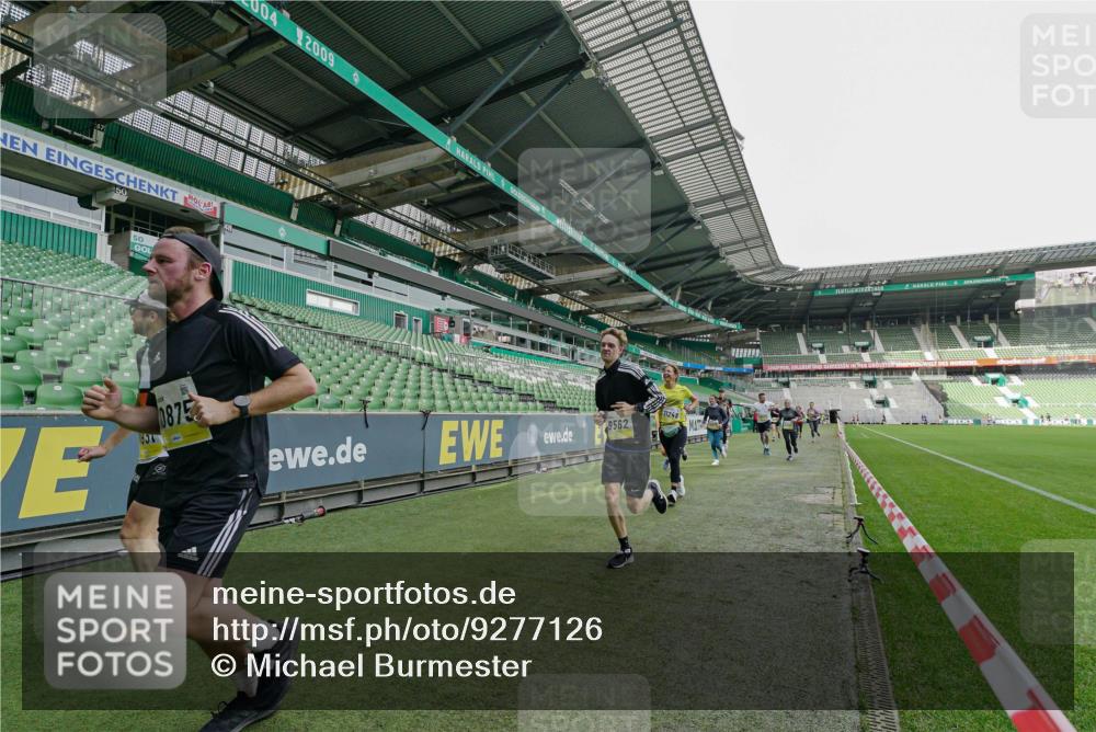 05.10.2025 - 20. swb-Marathon Bremen Michael Burmester http://msf.ph/oto/9277126 05.10.2025 10:28:29 Laufen im Stadion 1138, 7414, 9200, 9206, 9207, 9216, 9222, 9223, 9244, 9293, 9298, 9366, 9377, 9397, 9404, 9406, 9413, 9546, 9562, 9665, 9706, 9810, 9955, 10047, 10109, 10131, 10177, 10211, 10266, 10268, 10303, 10319, 10350, 10382, 10428, 10509, 10519, 10661, 10667, 10688, 10789, 10850, 10858, 10875, 10931, 10953, 10973, 11104, 11189, 11244, 11248, 11268, 11327, 11330, 11357, 11498, 11513, 11561, 11579, 11628, 11705, 9546, 10452, 10637, 10676, 11167 meine-sportfotos.de