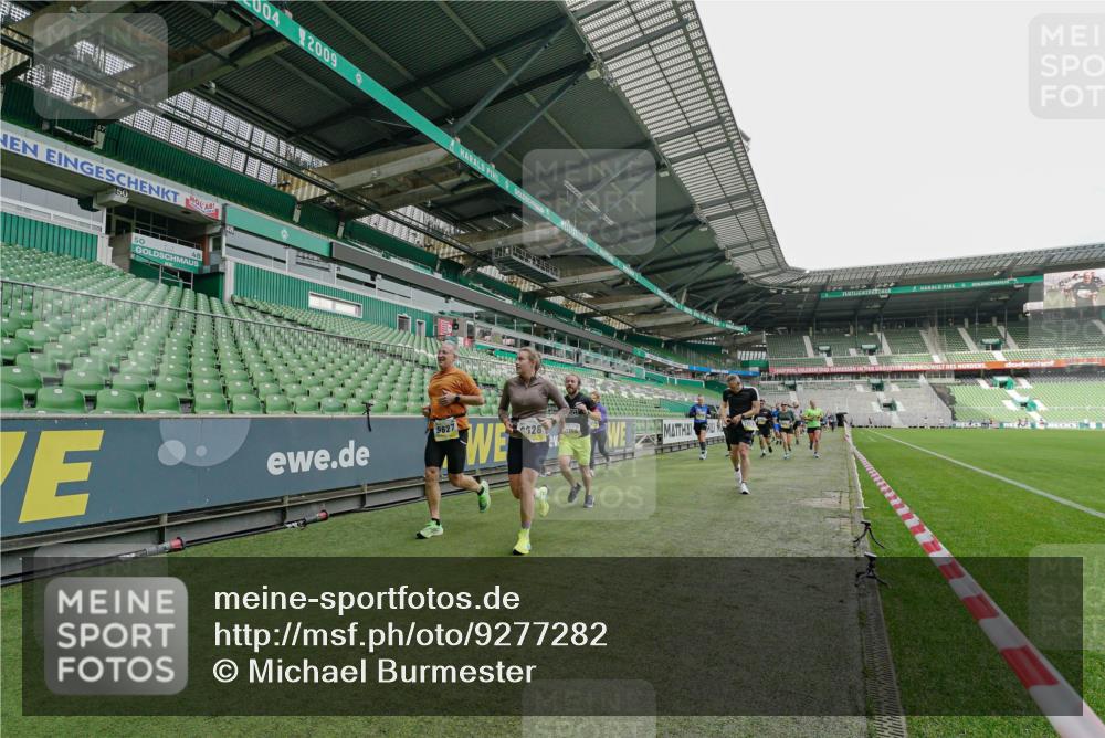 05.10.2025 - 20. swb-Marathon Bremen Michael Burmester http://msf.ph/oto/9277282 05.10.2025 10:29:05 Laufen im Stadion 9218, 9298, 9404, 9428, 9478, 9555, 9556, 9562, 9626, 9627, 9641, 9693, 9696, 9706, 9729, 9810, 9924, 9929, 9958, 9969, 9986, 10062, 10073, 10089, 10109, 10131, 10303, 10381, 10519, 10601, 10715, 10723, 10733, 10789, 10799, 10875, 10888, 10929, 10931, 10973, 11005, 11057, 11119, 11187, 11248, 11292, 11330, 11357, 11561, 11573, 11637, 7414, 9200, 9206, 9207, 9216, 9222, 9223, 9244, 9293, 9366, 9377, 9406, 9665, 9955, 10047, 10211, 10266, 10268, 10303 meine-sportfotos.de