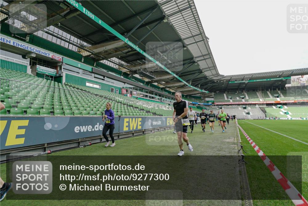 05.10.2025 - 20. swb-Marathon Bremen Michael Burmester http://msf.ph/oto/9277300 05.10.2025 10:29:07 Laufen im Stadion 8787, 9218, 9298, 9404, 9428, 9478, 9555, 9556, 9562, 9626, 9627, 9641, 9674, 9693, 9696, 9706, 9729, 9810, 9924, 9929, 9958, 9969, 9986, 10062, 10073, 10089, 10109, 10131, 10381, 10519, 10601, 10685, 10715, 10723, 10733, 10789, 10799, 10875, 10888, 10929, 10931, 10951, 10973, 11005, 11057, 11119, 11187, 11248, 11288, 11292, 11330, 11357, 11561, 11573, 11637, 9200, 9206, 9207, 9216, 9222, 9223, 9293, 9366, 9377, 9406, 9665, 9955, 10047, 10211, 10266, 10268, 10303 meine-sportfotos.de