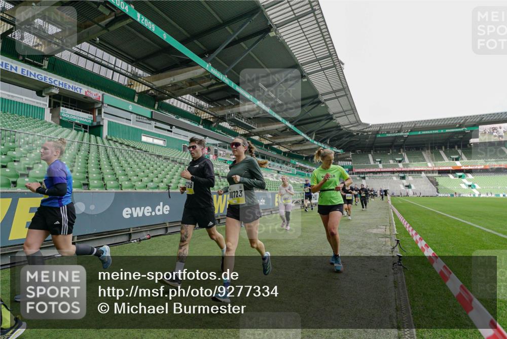 05.10.2025 - 20. swb-Marathon Bremen Michael Burmester http://msf.ph/oto/9277334 05.10.2025 10:29:10 Laufen im Stadion 8787, 9218, 9404, 9428, 9478, 9555, 9556, 9562, 9626, 9627, 9641, 9674, 9693, 9696, 9706, 9729, 9810, 9924, 9929, 9958, 9969, 9986, 10062, 10073, 10089, 10109, 10131, 10381, 10400, 10519, 10601, 10685, 10715, 10723, 10733, 10799, 10875, 10888, 10929, 10931, 10951, 10973, 11005, 11057, 11119, 11187, 11248, 11288, 11292, 11330, 11357, 11561, 11573, 11637, 9200, 9207, 9216, 9222, 9223, 9293, 9298, 9366, 9377, 9406, 9665, 9706, 9955, 10047, 10266, 10268, 10303 meine-sportfotos.de