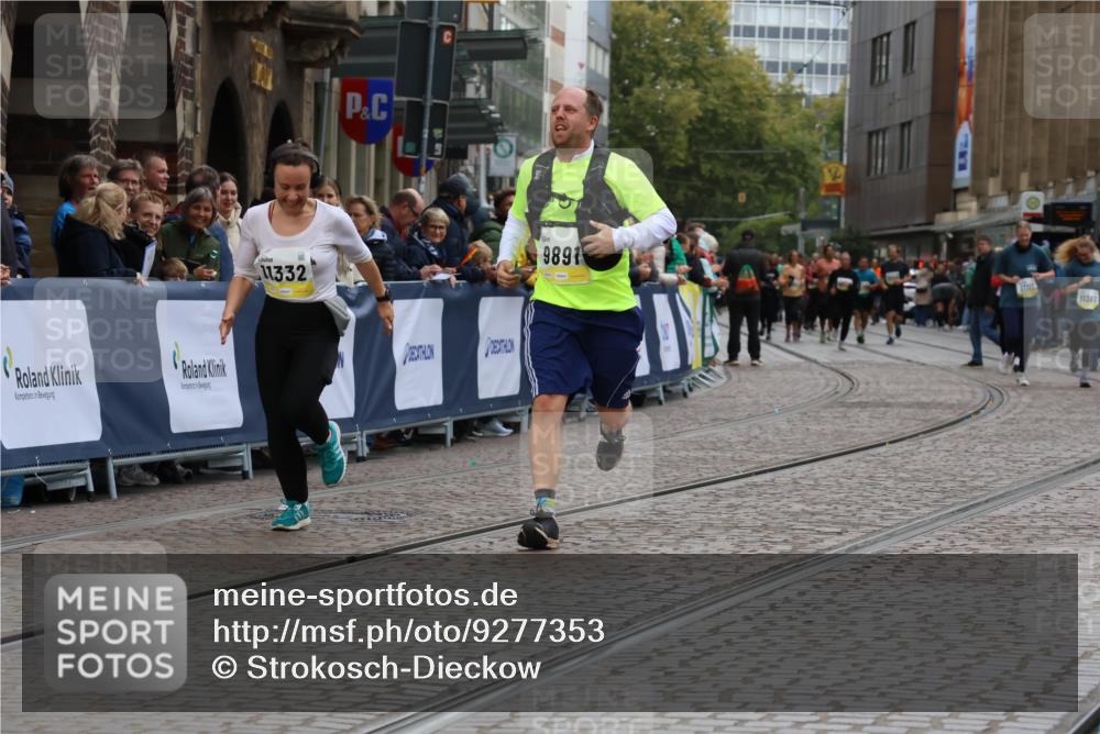 05.10.2025 - 20. swb-Marathon Bremen Strokosch-Dieckow http://msf.ph/oto/9277353 05.10.2025 11:13:14 Ziel 9891, 11332 meine-sportfotos.de