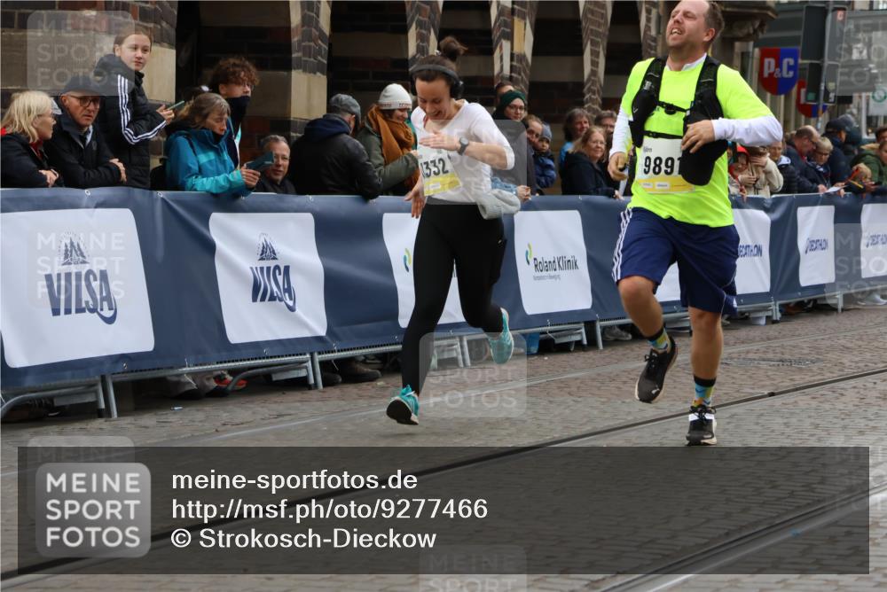 05.10.2025 - 20. swb-Marathon Bremen Strokosch-Dieckow http://msf.ph/oto/9277466 05.10.2025 11:13:15 Ziel 9891, 11332 meine-sportfotos.de
