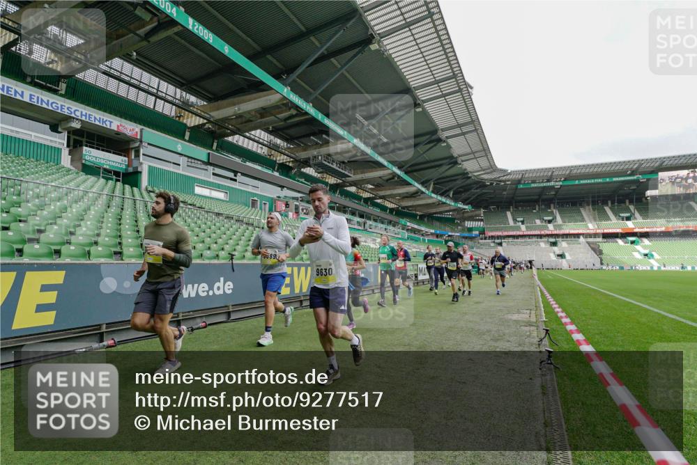 05.10.2025 - 20. swb-Marathon Bremen Michael Burmester http://msf.ph/oto/9277517 05.10.2025 10:29:34 Laufen im Stadion 8787, 8866, 9014, 9218, 9233, 9369, 9385, 9428, 9437, 9478, 9485, 9555, 9556, 9578, 9579, 9583, 9626, 9627, 9630, 9641, 9658, 9674, 9689, 9693, 9696, 9704, 9729, 9740, 9761, 9803, 9889, 9924, 9929, 9958, 9969, 9986, 10073, 10089, 10118, 10170, 10381, 10400, 10432, 10534, 10601, 10685, 10715, 10723, 10726, 10733, 10799, 10868, 10877, 10888, 10923, 10929, 10932, 10951, 10968, 11005, 11022, 11057, 11119, 11187, 11208, 11288, 11292, 11637, 9404, 9562, 10519 meine-sportfotos.de