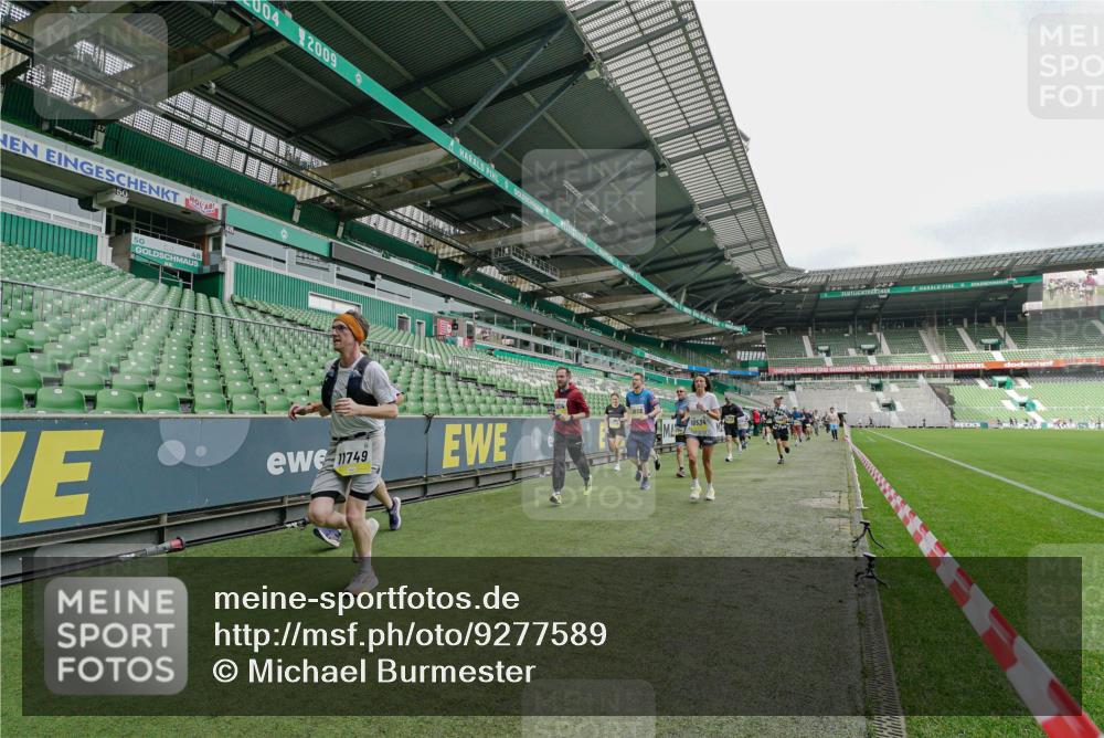 05.10.2025 - 20. swb-Marathon Bremen Michael Burmester http://msf.ph/oto/9277589 05.10.2025 10:29:43 Laufen im Stadion 7202, 8787, 8866, 9014, 9199, 9218, 9233, 9261, 9369, 9385, 9428, 9437, 9452, 9485, 9555, 9556, 9578, 9579, 9583, 9626, 9627, 9630, 9641, 9658, 9674, 9689, 9693, 9696, 9704, 9729, 9740, 9761, 9803, 9832, 9889, 9924, 9929, 9958, 9969, 9986, 10073, 10089, 10118, 10170, 10246, 10376, 10400, 10432, 10534, 10601, 10673, 10685, 10715, 10723, 10726, 10733, 10781, 10868, 10877, 10923, 10929, 10932, 10951, 10968, 11005, 11022, 11091, 11119, 11187, 11208, 11288, 11298 meine-sportfotos.de