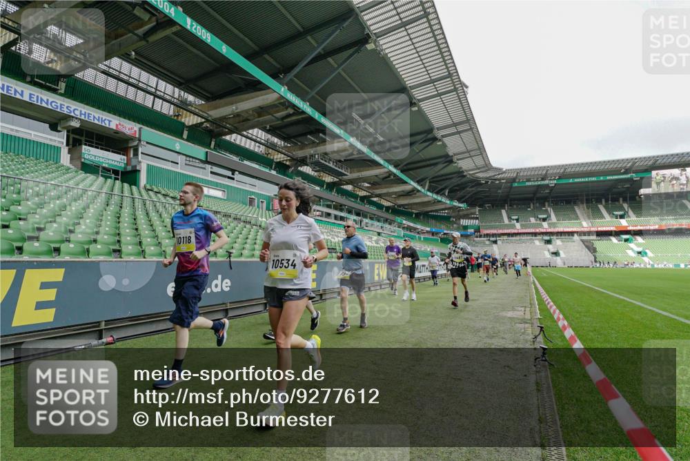05.10.2025 - 20. swb-Marathon Bremen Michael Burmester http://msf.ph/oto/9277612 05.10.2025 10:29:45 Laufen im Stadion 7202, 8787, 8866, 9014, 9199, 9218, 9233, 9261, 9369, 9385, 9428, 9437, 9452, 9485, 9555, 9556, 9578, 9579, 9583, 9626, 9627, 9630, 9658, 9674, 9689, 9693, 9696, 9704, 9729, 9740, 9761, 9803, 9832, 9889, 9924, 9929, 9958, 9969, 9986, 10073, 10089, 10118, 10170, 10246, 10376, 10400, 10432, 10534, 10601, 10673, 10685, 10715, 10723, 10726, 10733, 10781, 10868, 10877, 10923, 10929, 10932, 10951, 10968, 11005, 11022, 11091, 11119, 11177, 11187, 11208, 11288, 11298 meine-sportfotos.de