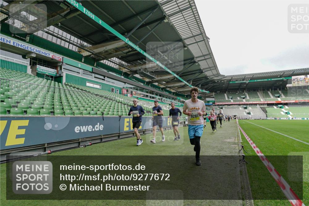05.10.2025 - 20. swb-Marathon Bremen Michael Burmester http://msf.ph/oto/9277672 05.10.2025 10:29:52 Laufen im Stadion 7202, 8787, 8866, 9014, 9199, 9233, 9255, 9259, 9261, 9369, 9385, 9428, 9435, 9437, 9452, 9485, 9555, 9578, 9579, 9583, 9630, 9658, 9674, 9689, 9696, 9704, 9729, 9740, 9761, 9803, 9832, 9889, 9924, 9929, 9958, 9975, 9986, 10073, 10089, 10118, 10170, 10246, 10376, 10400, 10432, 10534, 10548, 10601, 10673, 10685, 10715, 10723, 10726, 10733, 10781, 10868, 10873, 10877, 10923, 10929, 10932, 10951, 10968, 11005, 11022, 11091, 11177, 11187, 11208, 11288, 11298, 9556 meine-sportfotos.de
