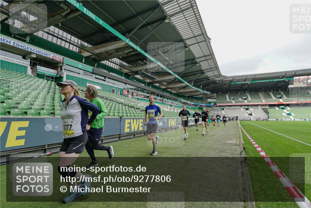05.10.2025 - 20. swb-Marathon Bremen Michael Burmester http://msf.ph/oto/9277806 05.10.2025 10:30:05 Laufen im Stadion 7202, 8787, 8866, 9014, 9199, 9209, 9233, 9240, 9255, 9259, 9261, 9369, 9385, 9435, 9437, 9452, 9485, 9578, 9579, 9583, 9630, 9658, 9663, 9674, 9689, 9704, 9740, 9761, 9803, 9832, 9889, 9906, 9924, 9958, 9975, 10022, 10073, 10118, 10159, 10170, 10221, 10246, 10376, 10392, 10400, 10432, 10443, 10507, 10534, 10548, 10673, 10685, 10726, 10781, 10868, 10873, 10877, 10923, 10932, 10951, 10968, 11022, 11091, 11177, 11208, 11288, 11298, 11319, 9556 meine-sportfotos.de