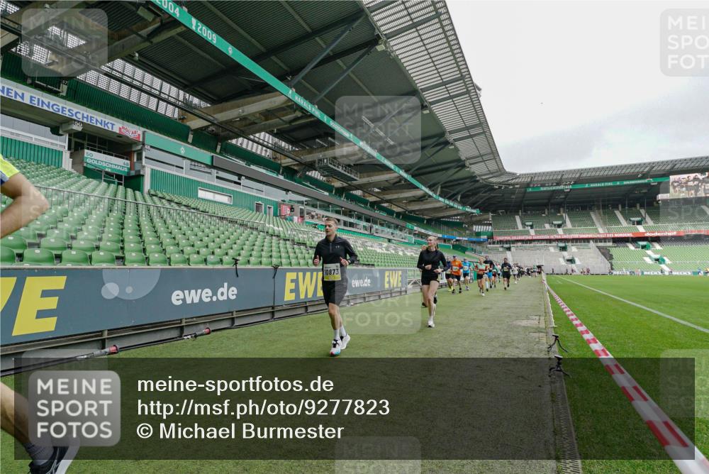 05.10.2025 - 20. swb-Marathon Bremen Michael Burmester http://msf.ph/oto/9277823 05.10.2025 10:30:07 Laufen im Stadion 7202, 7733, 8866, 9014, 9199, 9209, 9233, 9240, 9255, 9259, 9261, 9299, 9369, 9385, 9435, 9437, 9452, 9485, 9578, 9579, 9583, 9630, 9658, 9663, 9674, 9689, 9704, 9740, 9761, 9803, 9832, 9889, 9906, 9975, 10022, 10118, 10159, 10170, 10221, 10241, 10246, 10376, 10392, 10400, 10432, 10443, 10507, 10534, 10548, 10581, 10584, 10673, 10726, 10781, 10868, 10873, 10877, 10923, 10932, 10951, 10968, 11022, 11091, 11177, 11208, 11298, 11319, 8787, 9556 meine-sportfotos.de