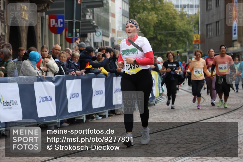 05.10.2025 - 20. swb-Marathon Bremen Strokosch-Dieckow http://msf.ph/oto/9277831 05.10.2025 11:13:32 Ziel 10273, 10433, 11117, 11367 meine-sportfotos.de