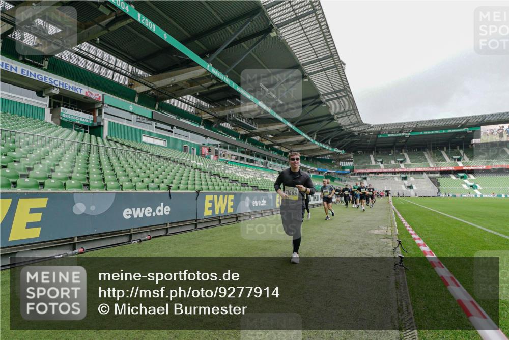 05.10.2025 - 20. swb-Marathon Bremen Michael Burmester http://msf.ph/oto/9277914 05.10.2025 10:30:20 Laufen im Stadion 7202, 7733, 8866, 9014, 9199, 9209, 9230, 9240, 9251, 9255, 9259, 9261, 9299, 9317, 9369, 9435, 9452, 9482, 9485, 9501, 9578, 9579, 9583, 9658, 9663, 9740, 9803, 9832, 9888, 9906, 9966, 9975, 9987, 10022, 10043, 10118, 10159, 10170, 10221, 10224, 10227, 10241, 10246, 10254, 10346, 10376, 10392, 10432, 10443, 10507, 10534, 10548, 10581, 10584, 10625, 10673, 10726, 10781, 10873, 10923, 10932, 11091, 11177, 11298, 11319, 8787 meine-sportfotos.de