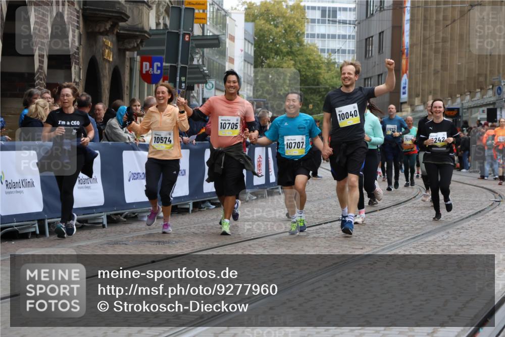 05.10.2025 - 20. swb-Marathon Bremen Strokosch-Dieckow http://msf.ph/oto/9277960 05.10.2025 11:13:38 Ziel 9242, 9899, 10040, 10364, 10433, 10574, 10705, 10707, 10957, 11060, 11068, 11264, 11385 meine-sportfotos.de