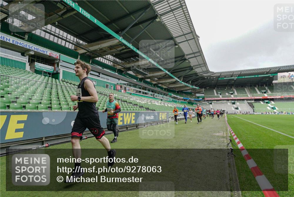 05.10.2025 - 20. swb-Marathon Bremen Michael Burmester http://msf.ph/oto/9278063 05.10.2025 10:30:32 Laufen im Stadion 7202, 7733, 9199, 9209, 9214, 9230, 9240, 9251, 9255, 9259, 9261, 9299, 9317, 9333, 9399, 9435, 9452, 9482, 9501, 9579, 9645, 9658, 9663, 9676, 9787, 9803, 9832, 9888, 9894, 9906, 9966, 9975, 9987, 10022, 10043, 10066, 10159, 10221, 10224, 10227, 10241, 10246, 10251, 10254, 10346, 10376, 10378, 10380, 10392, 10432, 10443, 10507, 10548, 10556, 10581, 10584, 10625, 10673, 10781, 10873, 10923, 11091, 11177, 11298, 11319, 9014, 9369, 9578, 9579, 10170, 10932 meine-sportfotos.de