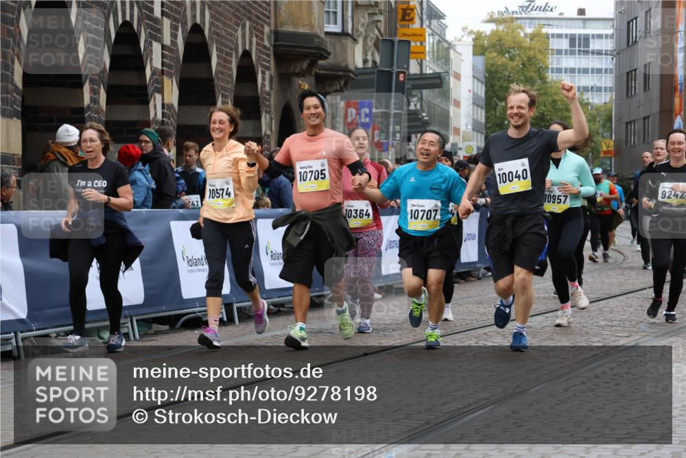 05.10.2025 - 20. swb-Marathon Bremen Strokosch-Dieckow http://msf.ph/oto/9278198 05.10.2025 11:13:39 Ziel 9242, 9899, 10040, 10364, 10433, 10574, 10705, 10707, 10957, 11060, 11068, 11264, 11385 meine-sportfotos.de