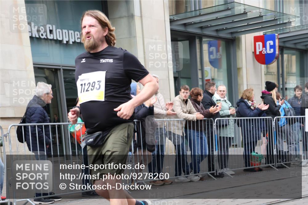 05.10.2025 - 20. swb-Marathon Bremen Strokosch-Dieckow http://msf.ph/oto/9278260 05.10.2025 11:14:52 Ziel 9441, 9643, 9767, 9768, 10496, 10647, 10984, 11107, 11293, 11635, 9441, 9643, 9767, 9768, 10496, 10647, 10984, 11107, 11293, 11635 meine-sportfotos.de