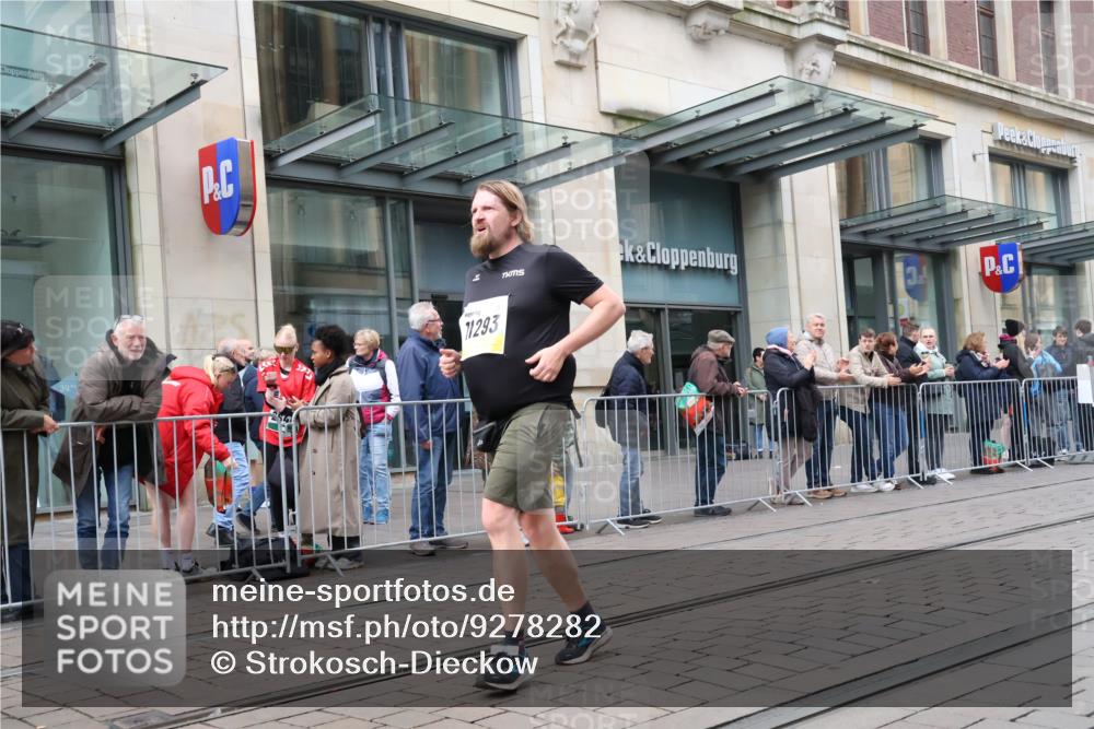 05.10.2025 - 20. swb-Marathon Bremen Strokosch-Dieckow http://msf.ph/oto/9278282 05.10.2025 11:14:53 Ziel 9441, 9643, 9767, 9768, 9959, 10496, 10647, 10984, 11107, 11293, 11635, 9441, 9643, 9767, 9768, 9959, 10496, 10647, 10984, 11107, 11293, 11635 meine-sportfotos.de